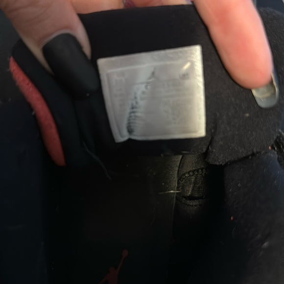 COPY - Mens jordans size 10.5 - Picture 5 of 6